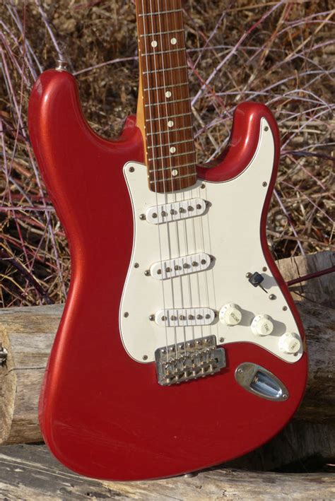 Fender Mexican Stratocaster .